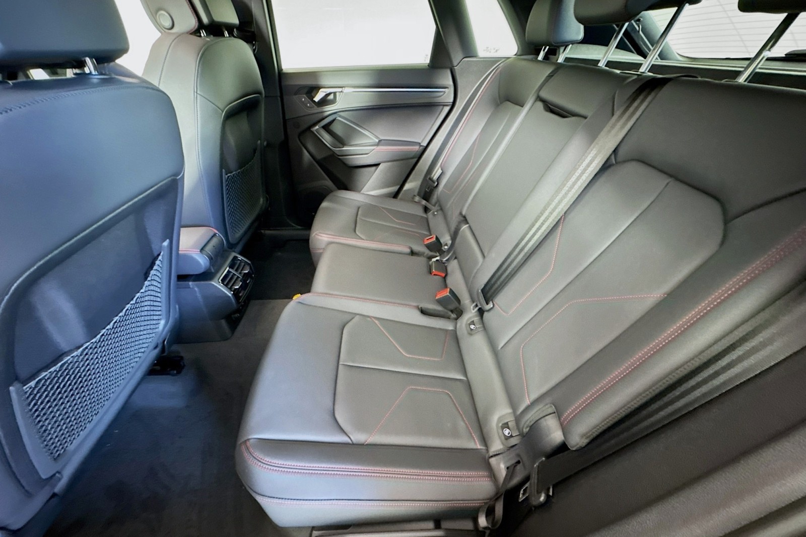 Vehicle image 13 of 29