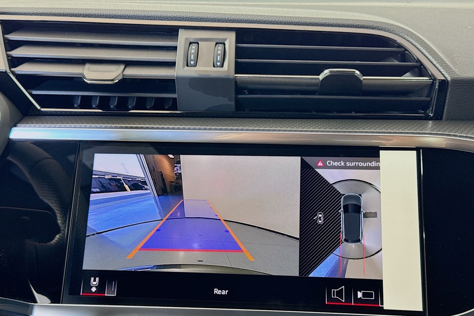 Vehicle image 19 of 29