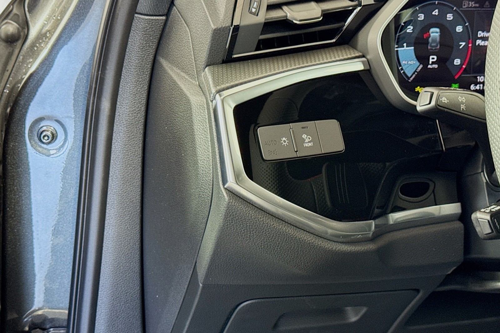 Vehicle image 27 of 29