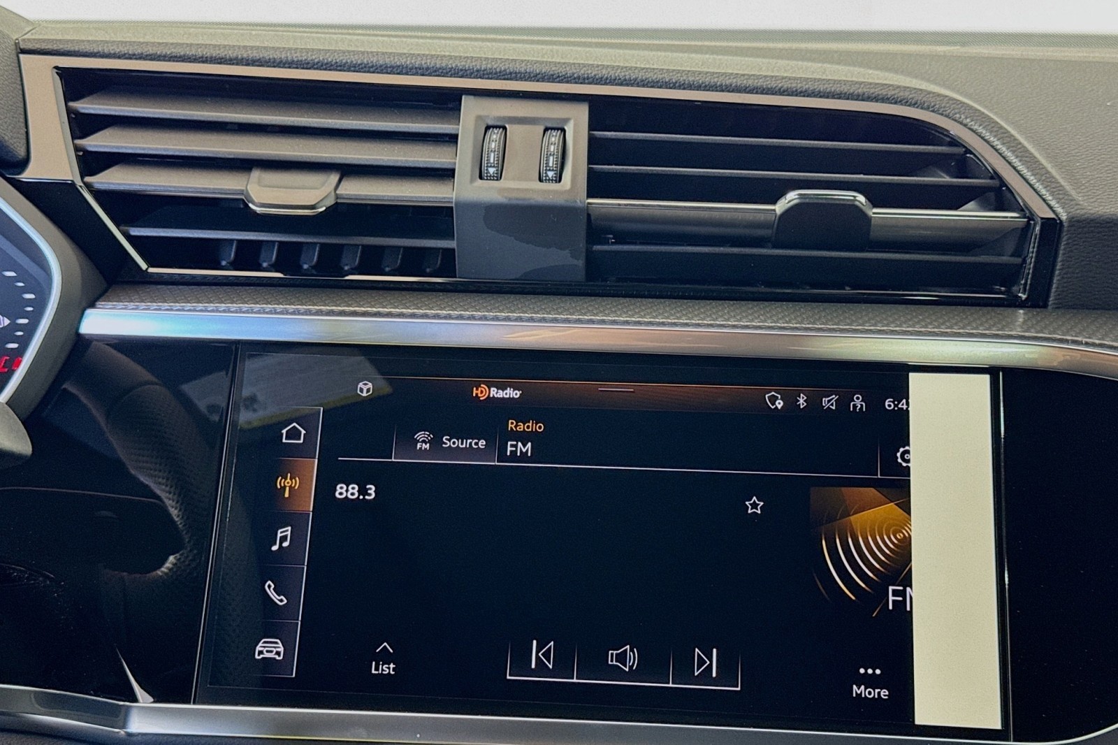 Vehicle image 26 of 29