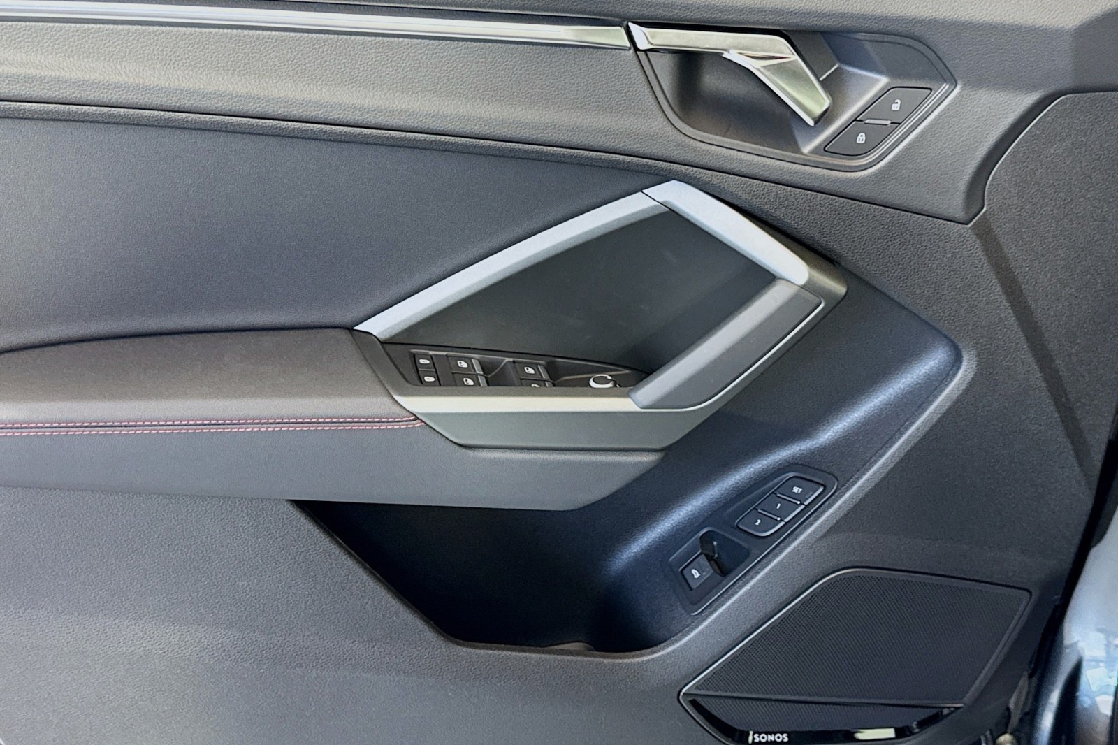 Vehicle image 21 of 29