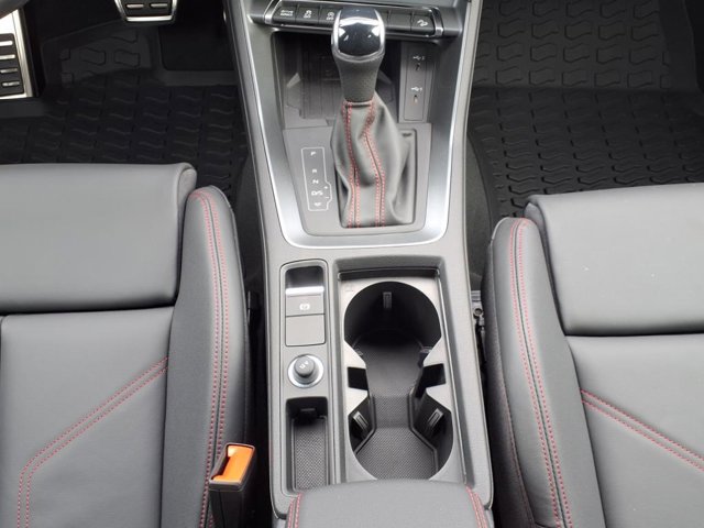 Vehicle image 18 of 25