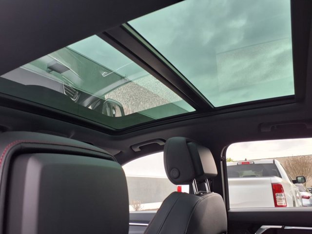 Vehicle image 21 of 25