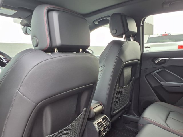 Vehicle image 23 of 25