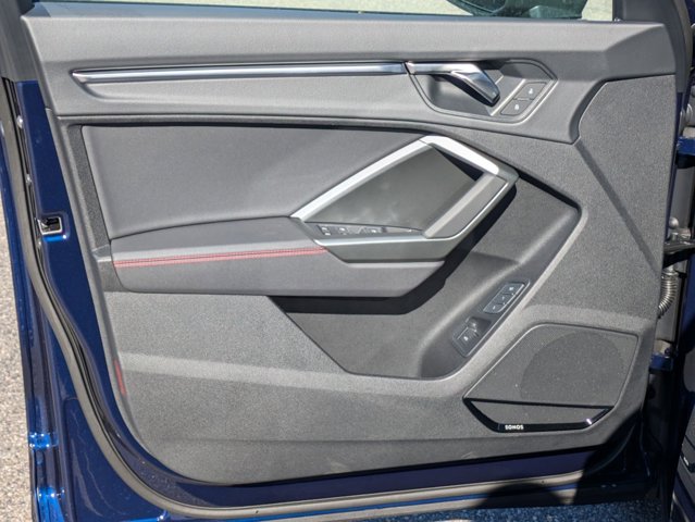 Vehicle image 27 of 34
