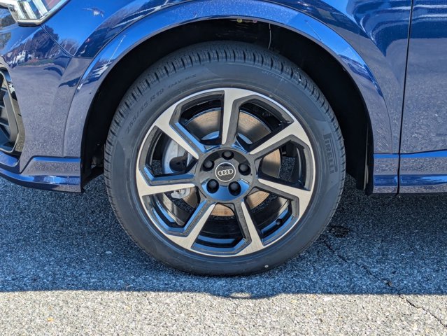 Vehicle image 10 of 34