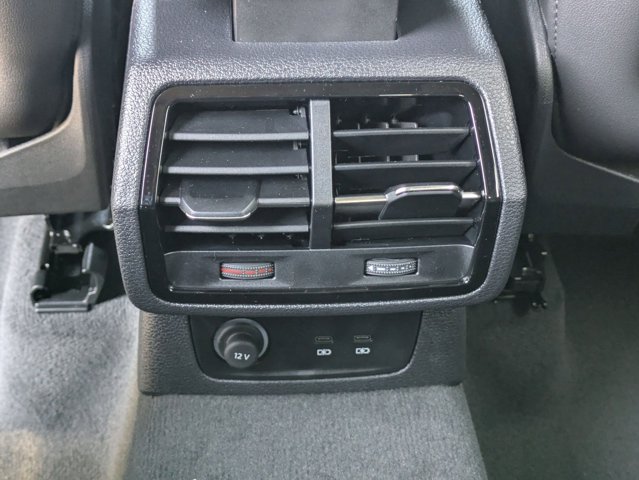 Vehicle image 28 of 34