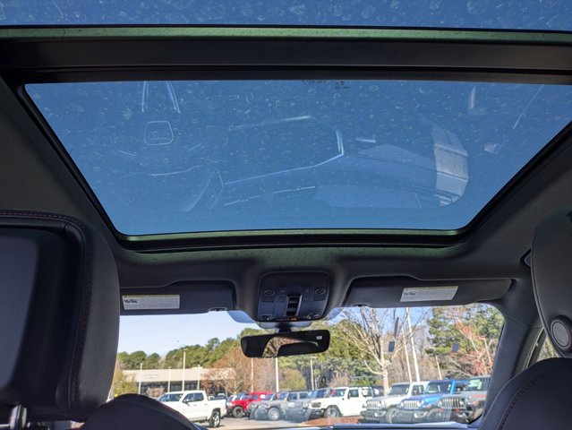 Vehicle image 18 of 34