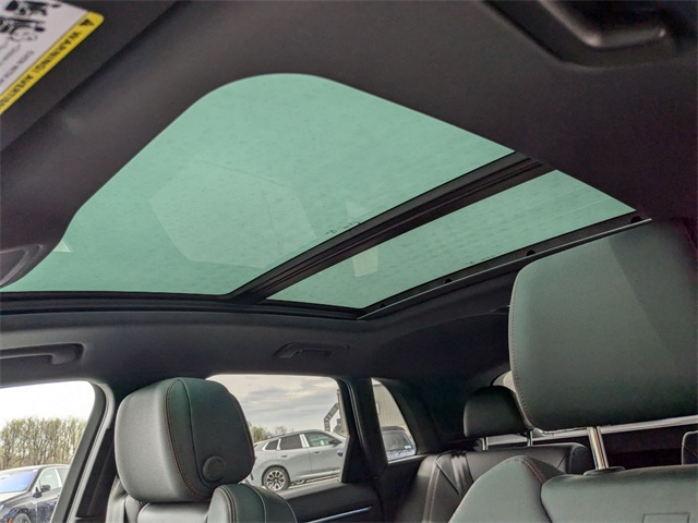 Vehicle image 11 of 19