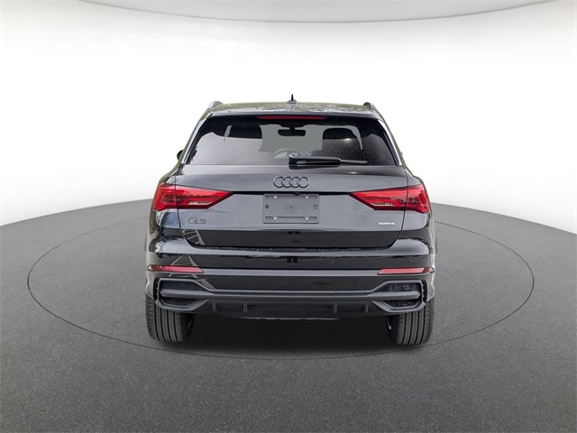 Vehicle image 5 of 19