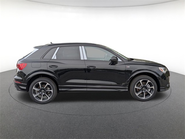 Vehicle image 7 of 19
