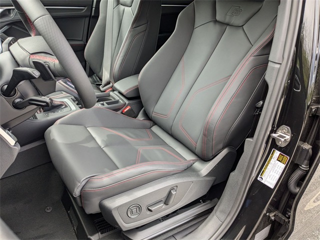 Vehicle image 15 of 19