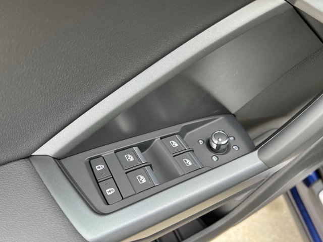 Vehicle image 13 of 37