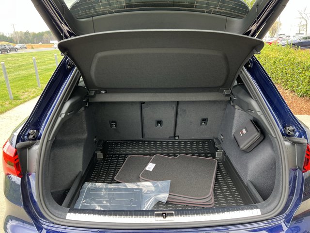 Vehicle image 34 of 37