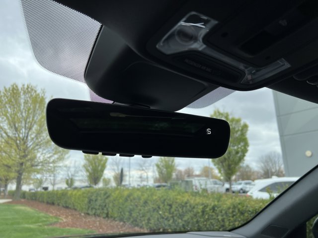 Vehicle image 29 of 37