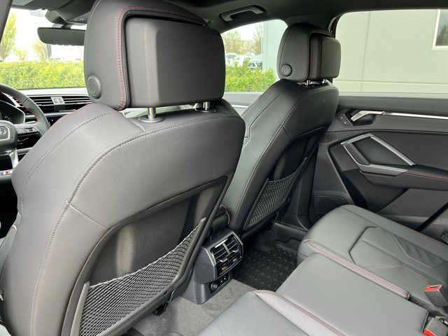 Vehicle image 33 of 37