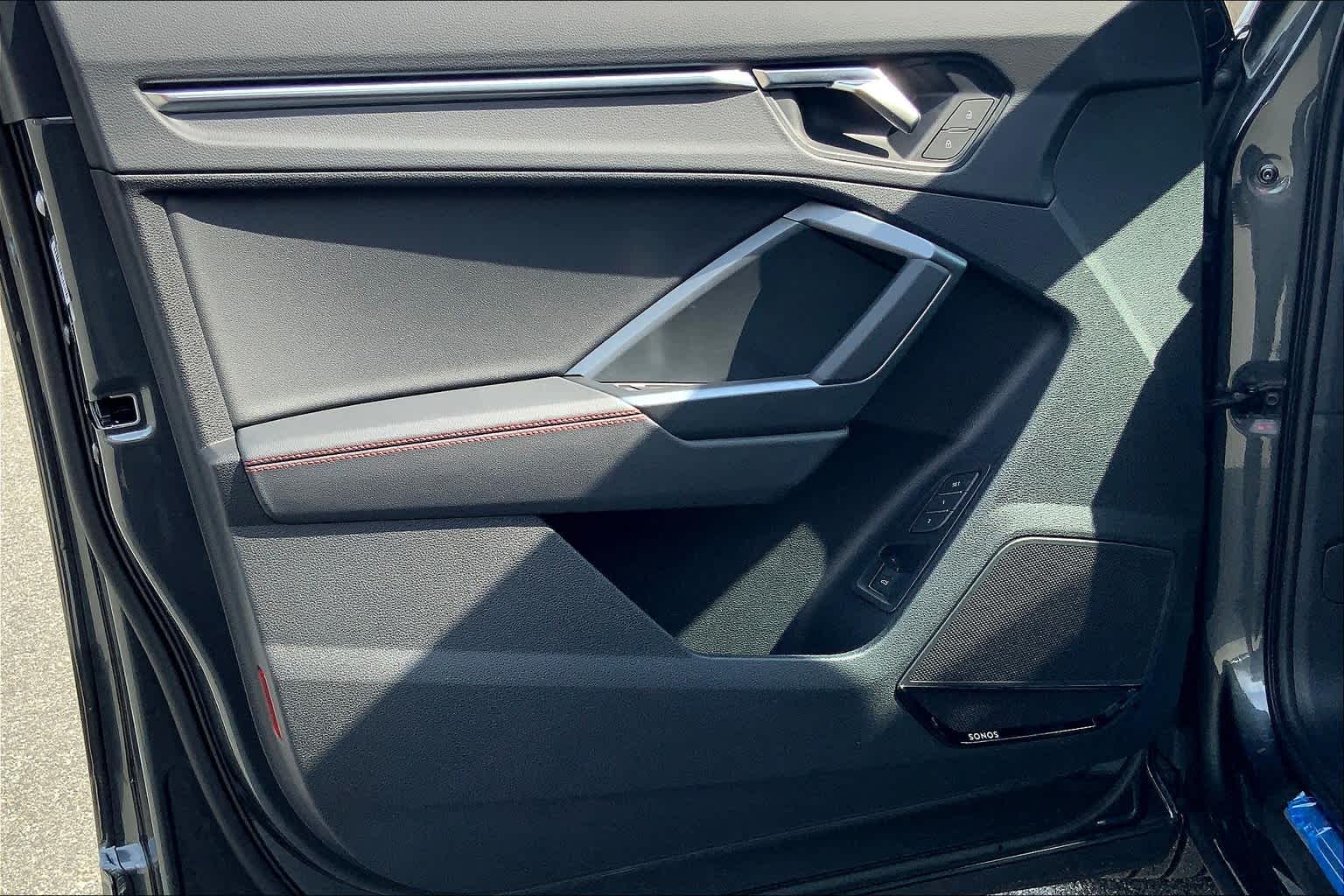 Vehicle image 10 of 18