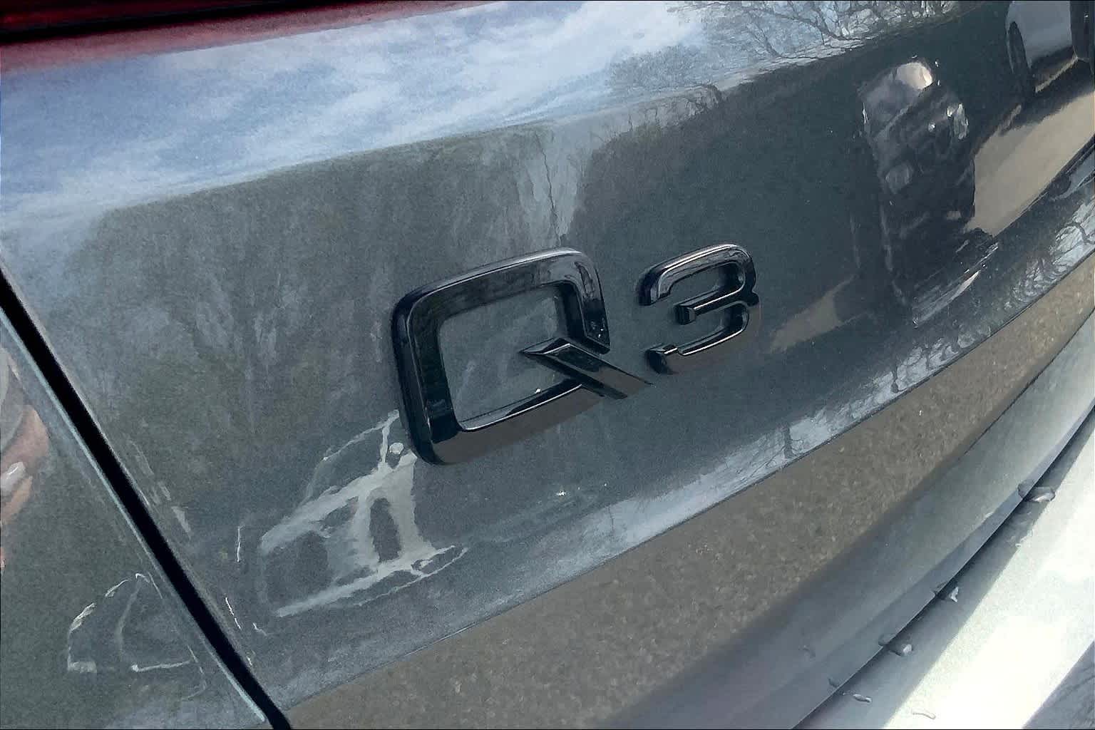 Vehicle image 14 of 18