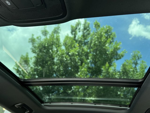 Vehicle image 34 of 37