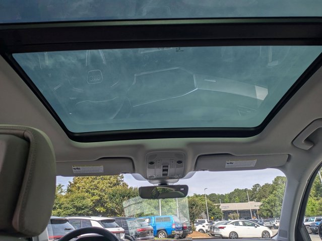 Vehicle image 18 of 34