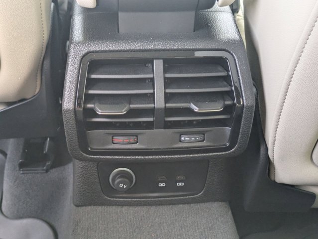 Vehicle image 29 of 34