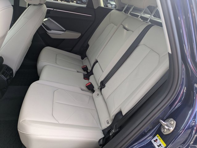 Vehicle image 14 of 34
