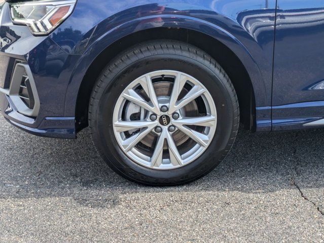 Vehicle image 10 of 34