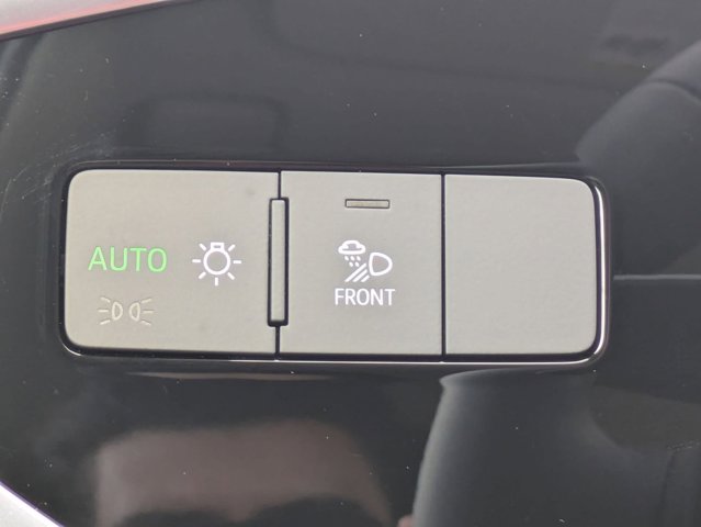 Vehicle image 33 of 34