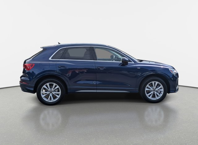 Vehicle image 4 of 34