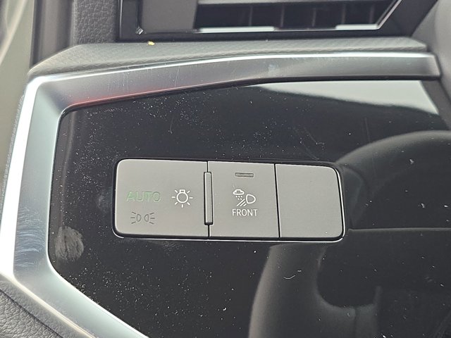 Vehicle image 28 of 35