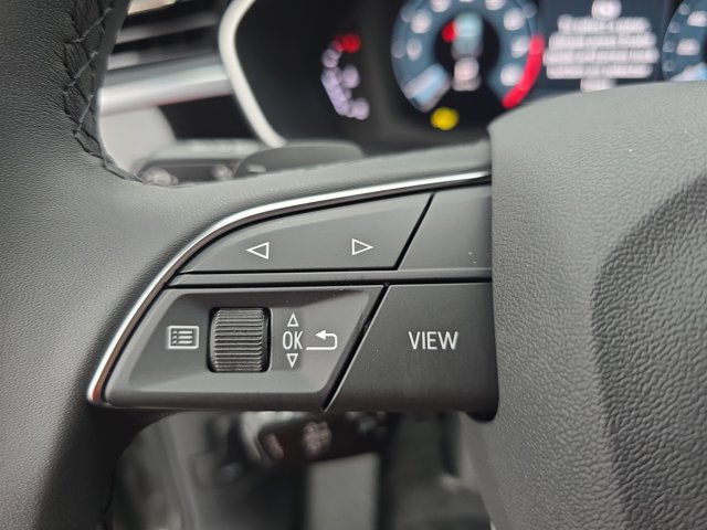 Vehicle image 33 of 35