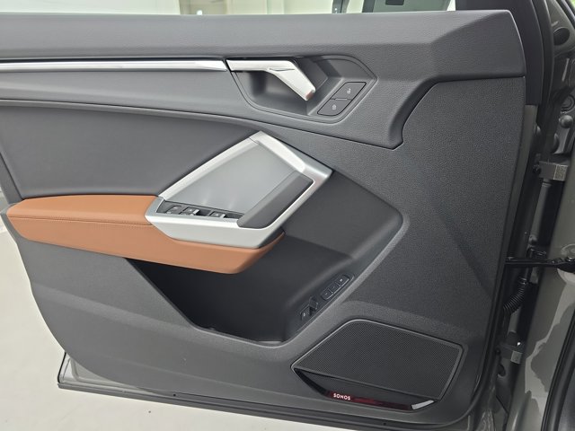 Vehicle image 23 of 35