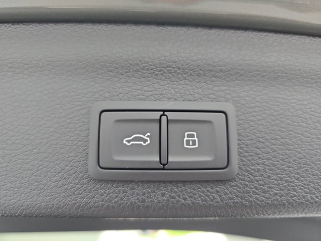 Vehicle image 27 of 35