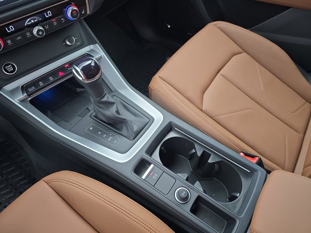Vehicle image 22 of 35
