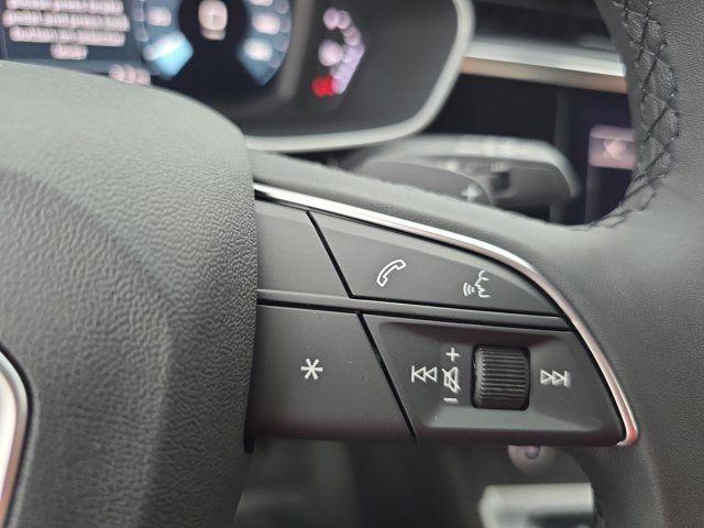 Vehicle image 32 of 35