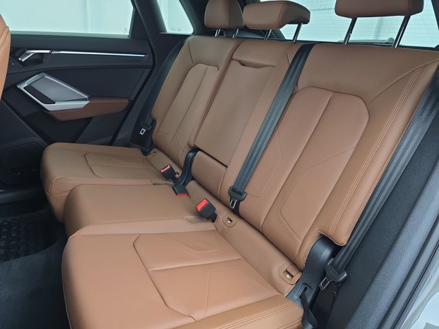 Vehicle image 14 of 35