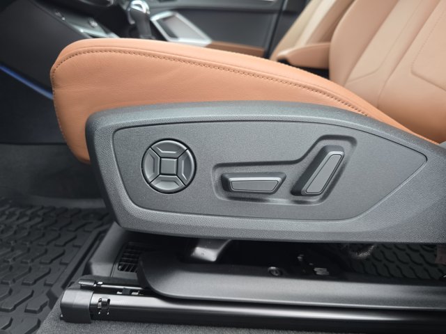 Vehicle image 31 of 35