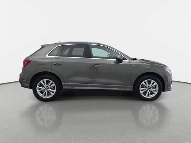 Vehicle image 4 of 35