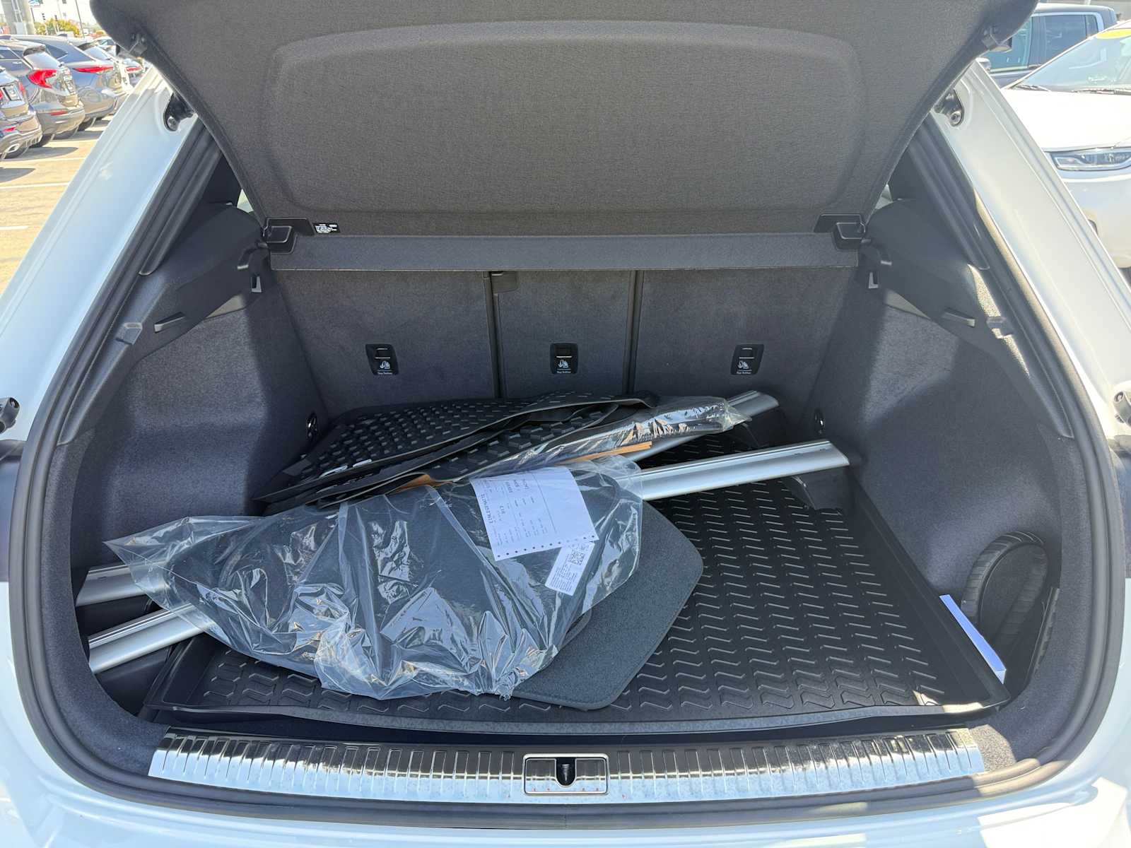 Vehicle image 10 of 34