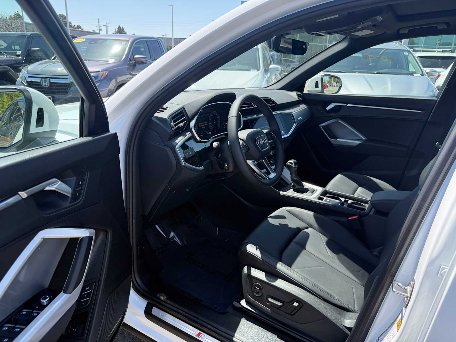 Vehicle image 20 of 34