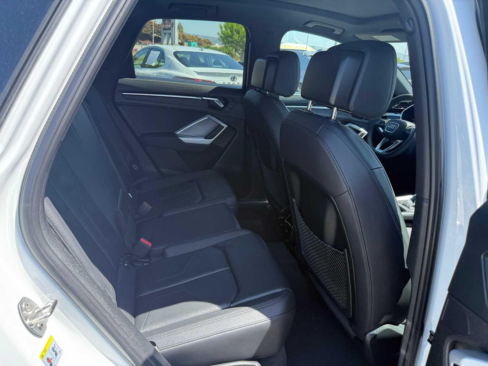 Vehicle image 13 of 34