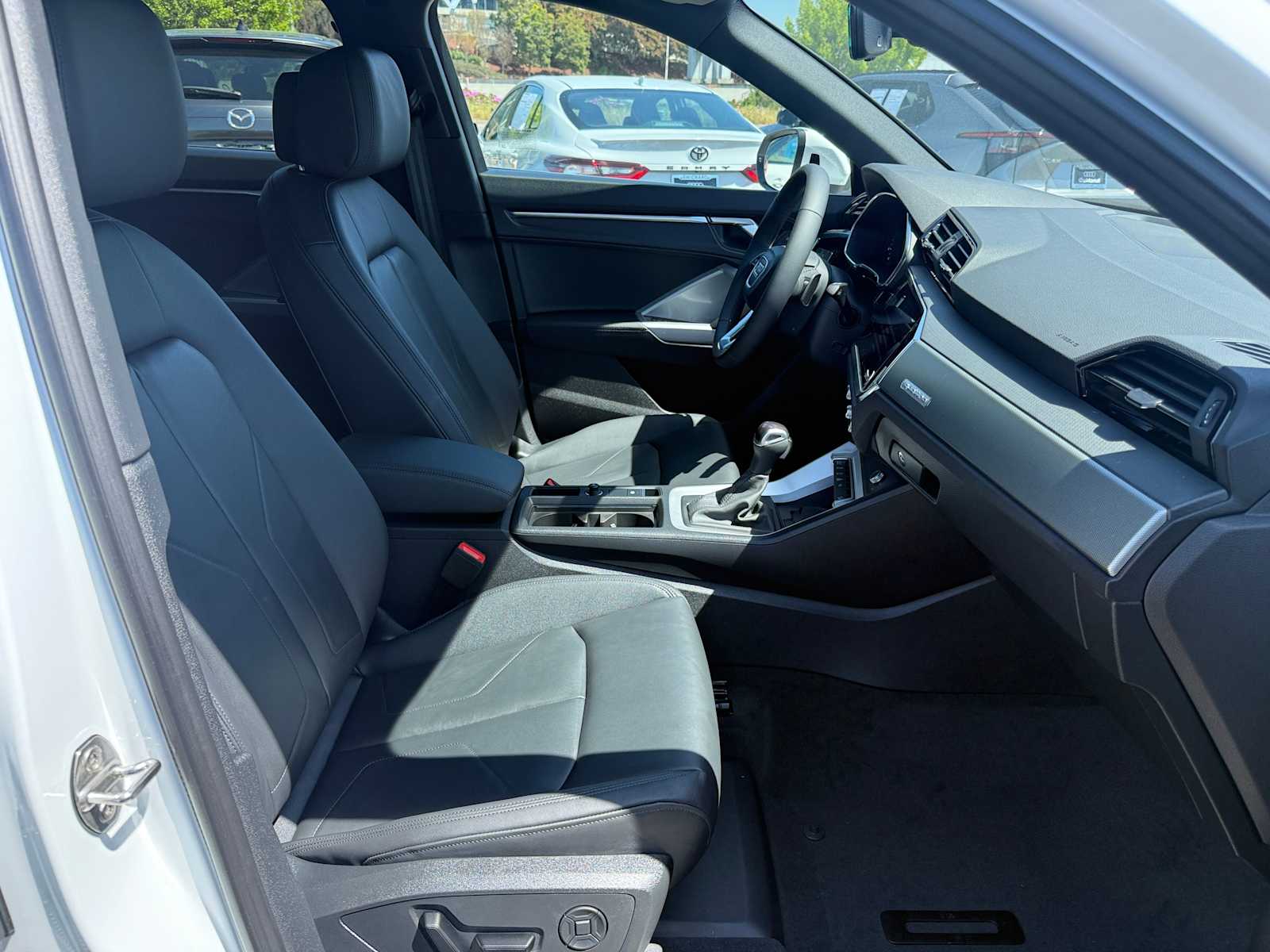 Vehicle image 12 of 34