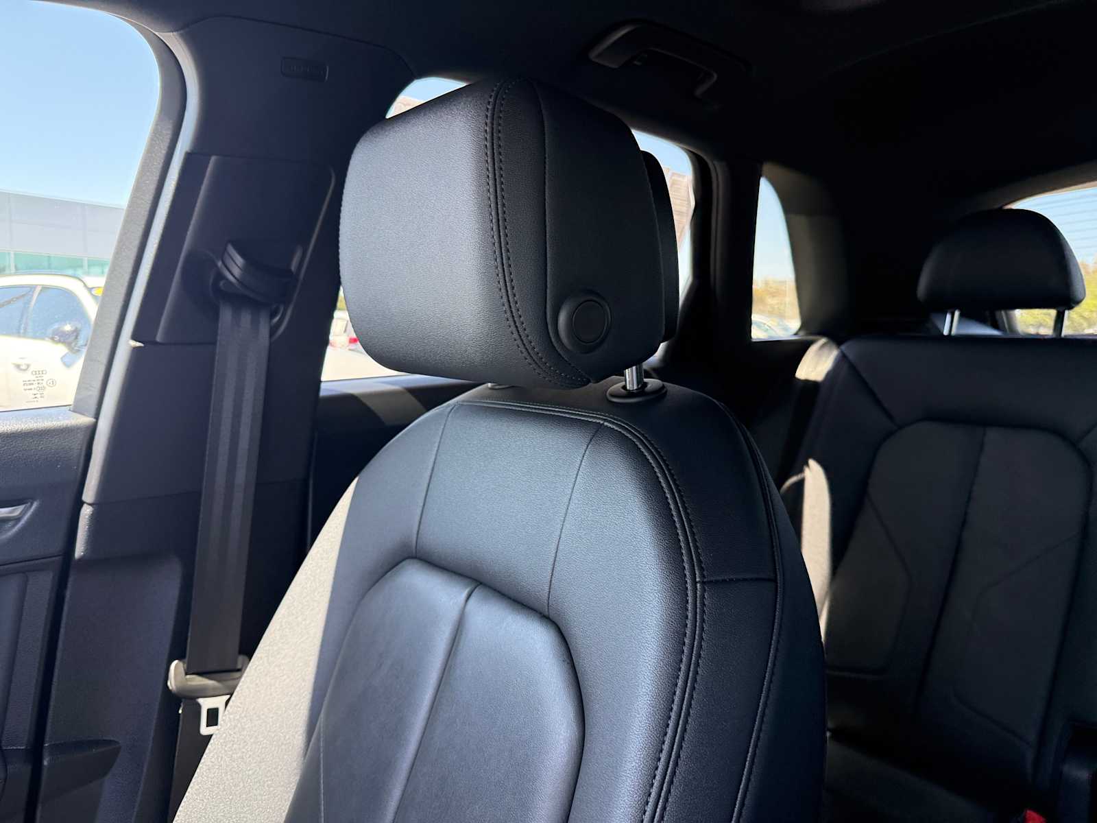 Vehicle image 11 of 34