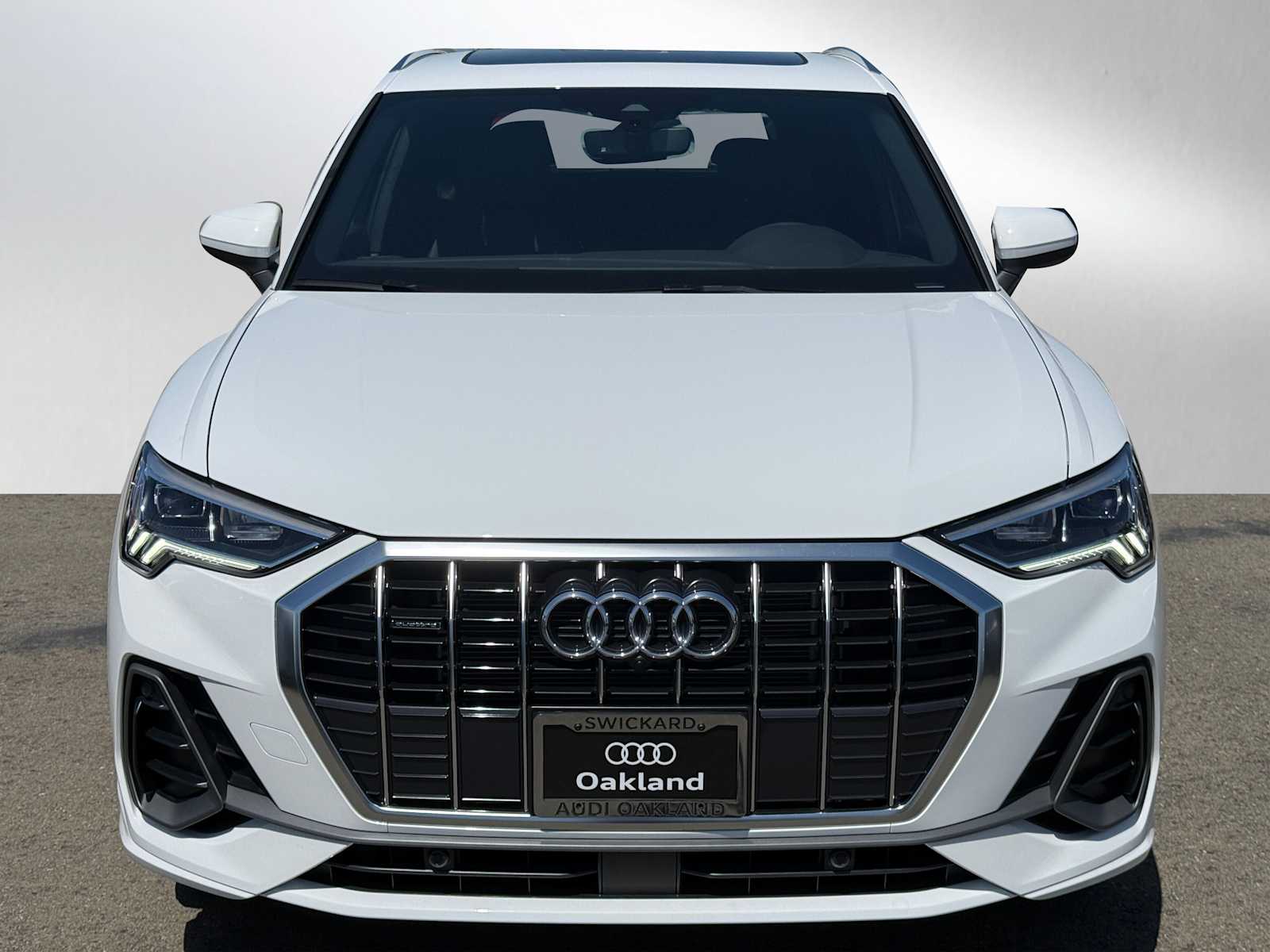 Vehicle image 2 of 34