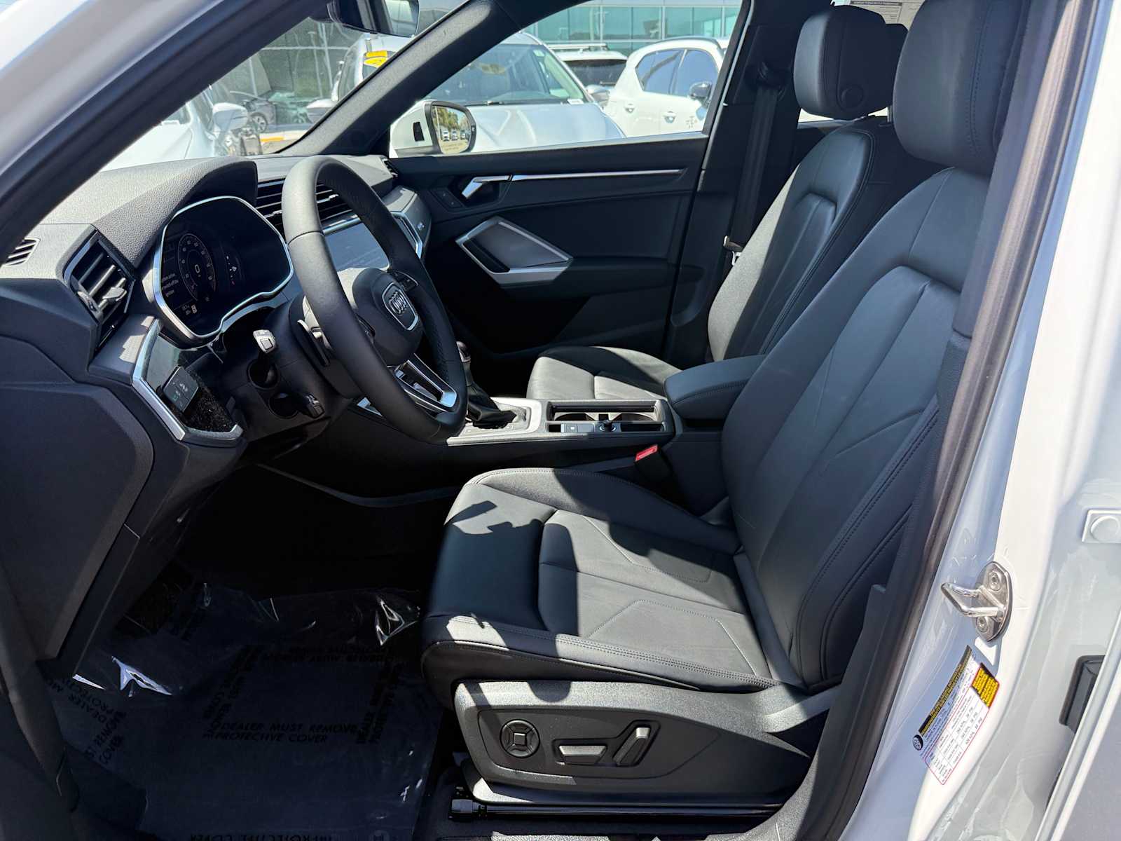 Vehicle image 14 of 34