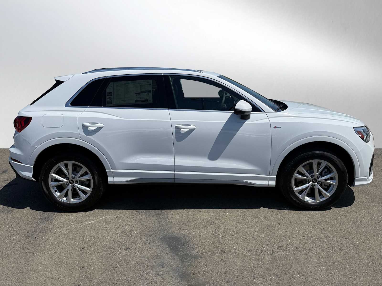 Vehicle image 4 of 34