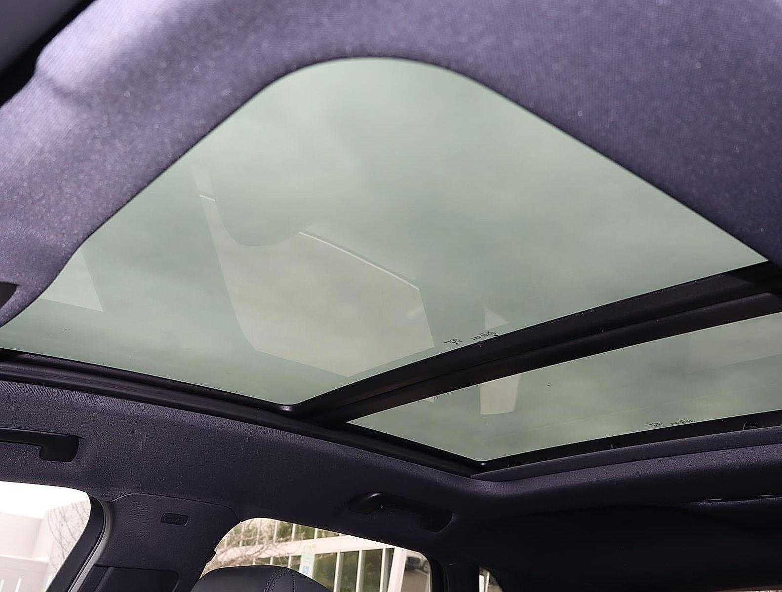 Vehicle image 18 of 24