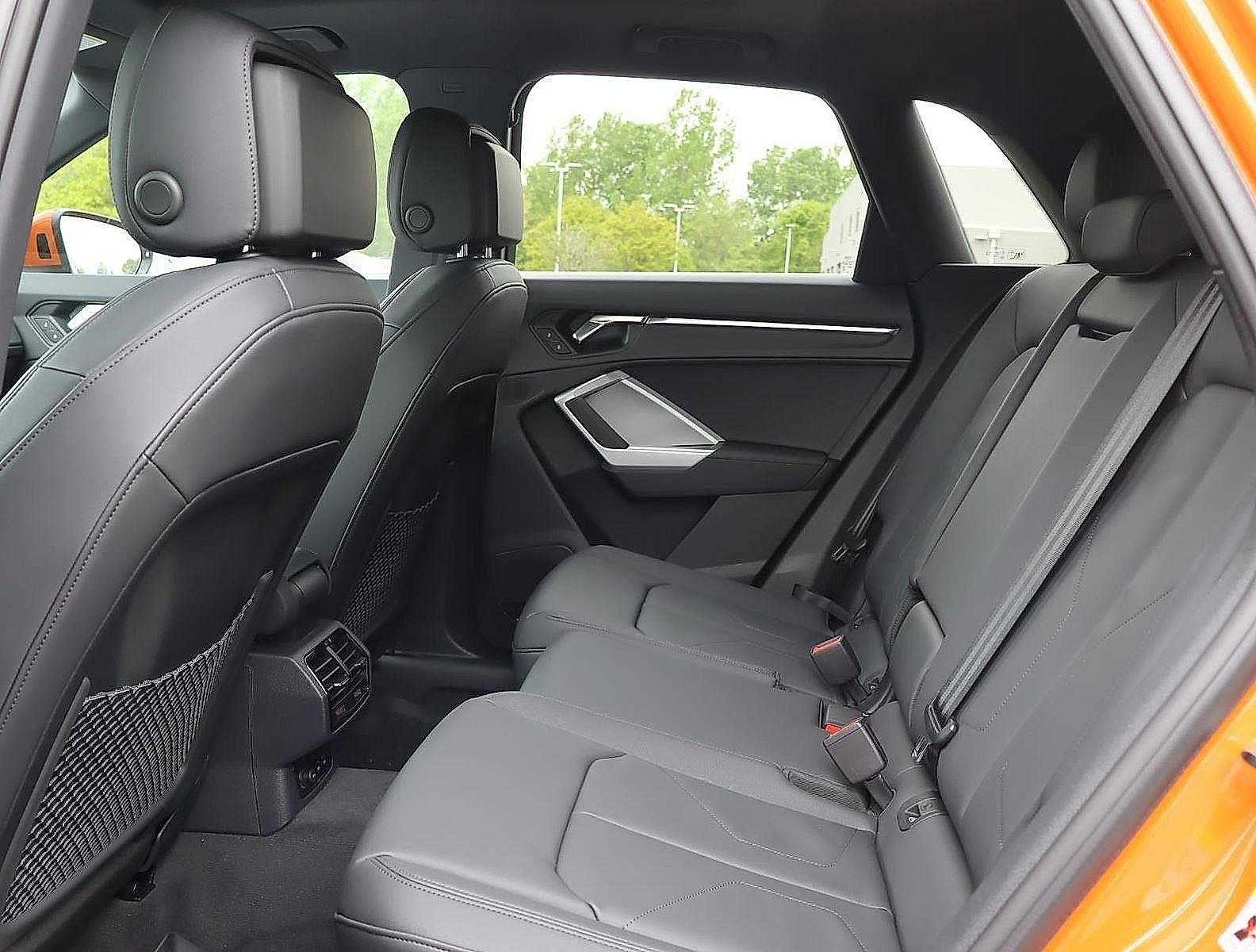Vehicle image 19 of 24