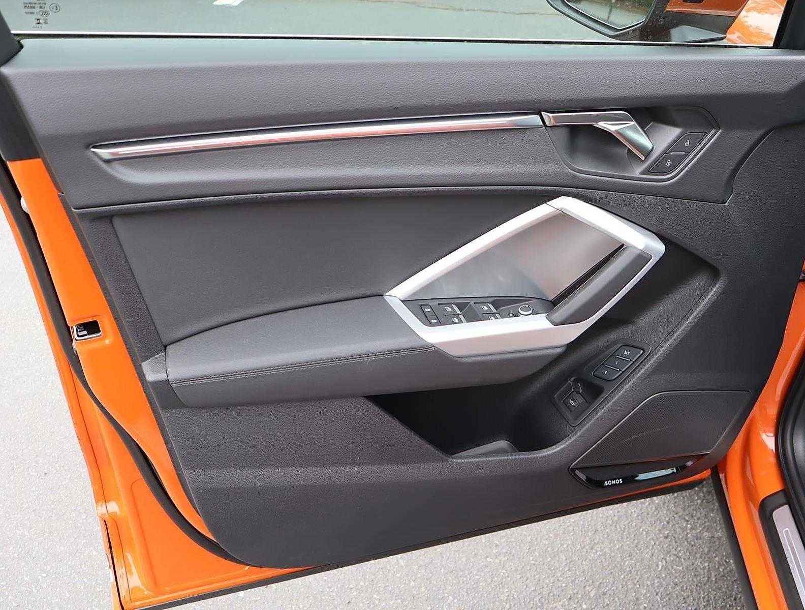 Vehicle image 10 of 24