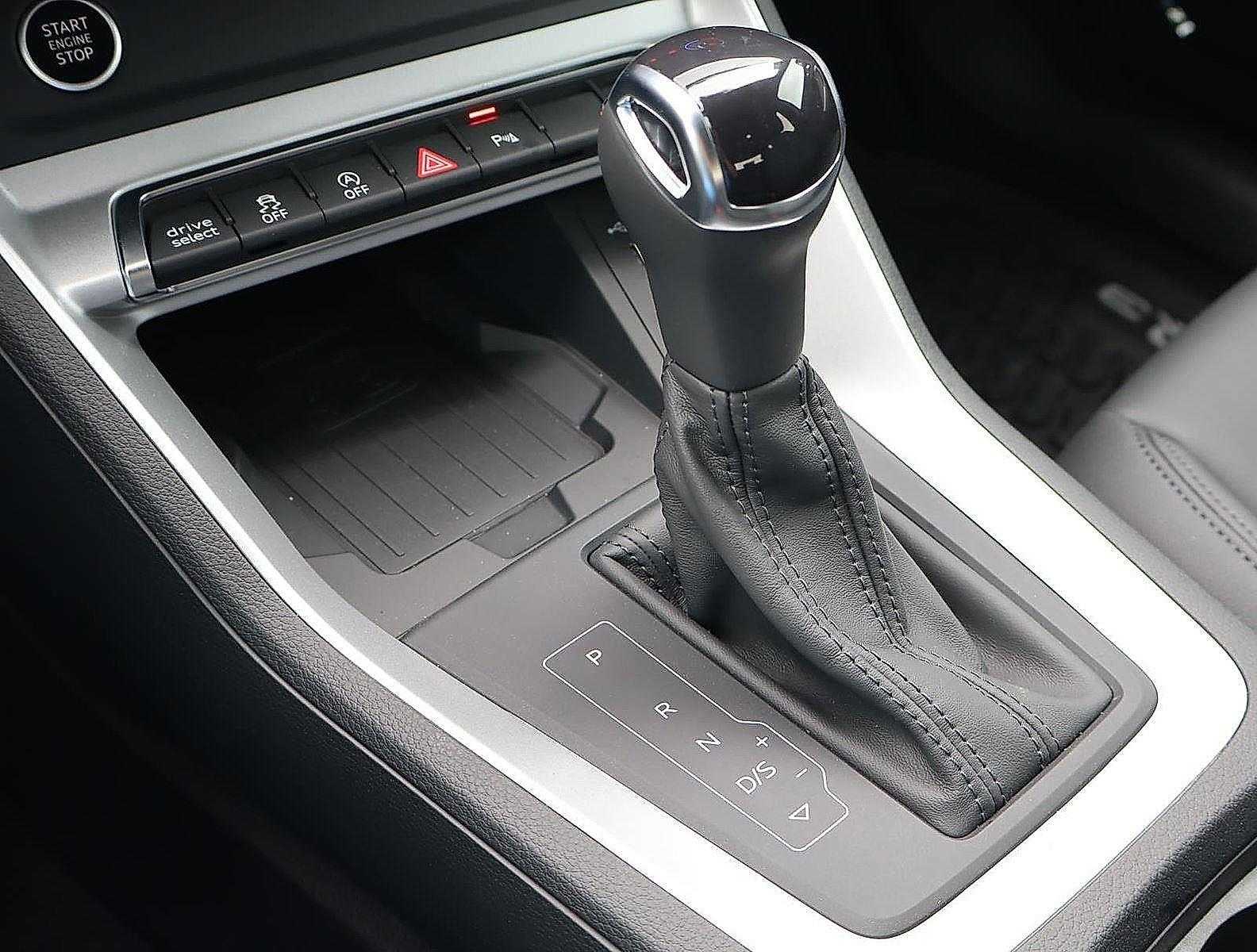 Vehicle image 17 of 24